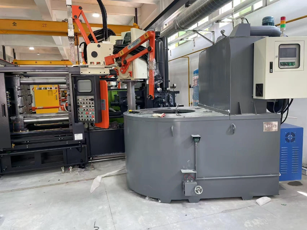Huirong gas melting furnace integrated with automated die-casting equipment and robotic arm
